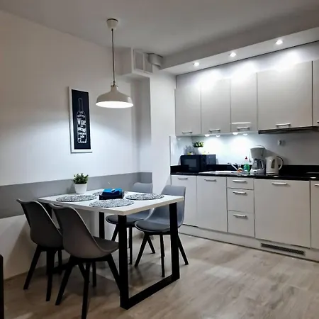 Aleksandra Apartment *